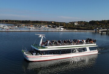 Bärwalder Seelust vor der malerischen Kulisse des Klittener Hafens, Foto: Jannis Koppatsch - LiberTec Görlitz, Lizenz: Bärwalder Schiffs GmbH