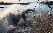 Panzerfunfahrschule – Wasserfahrt BMP, Foto: Jörg Heyse
