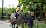 Ausritt auf dem Hof Grüneberg, Foto: Studio Prokopy, Lizenz: Tourismusverband Ruppiner Seenland e.V.