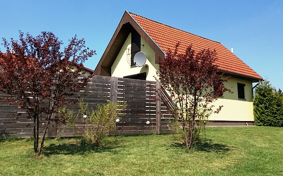 Ferienhaus Neuenhagen Außenansicht – ein Ferienhaus mit Garten, Foto: Seenland Oder-Spree