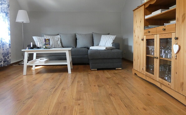 Ferienwohnung Oderbruch  – Wohnzimmer mit Sitzecke, Foto: Seenland Oder-Spree
