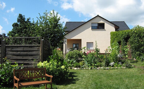 Vacation home Oderbruch exterior view - a vacation home with a garden, Foto: Seenland Oder-Spree