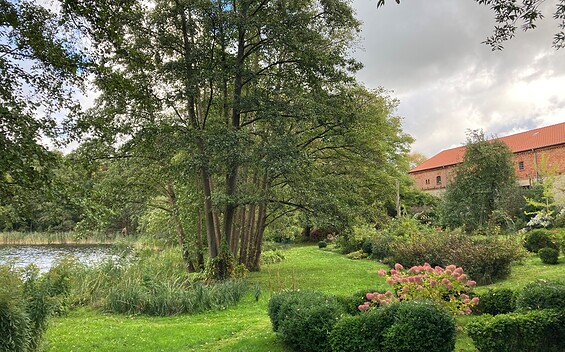 Gartenansicht Landhaus Damitzow, Foto: Günter Graumann