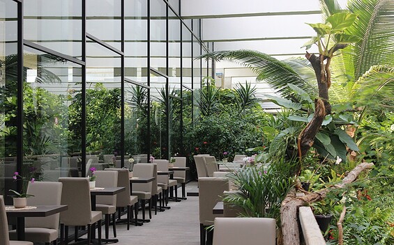Restaurant in der Biosphäre Potsdam, Foto: Tina Merkau, Lizenz: Biosphäre Potsdam GmbH