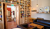 holiday flat parkside - fireside lounge/library, Foto: Werner Gerber, Lizenz: Gut Sonnenburg