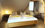 Example double room with double bed , Foto: Ulrike Haselbauer, Lizenz: Tourismusverband Lausitzer Seenland e.V.