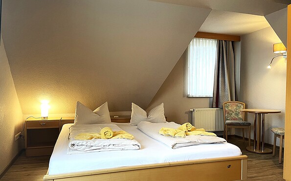 Example double room with double bed , Foto: Ulrike Haselbauer, Lizenz: Tourismusverband Lausitzer Seenland e.V.