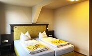 Example double room with double bed , Foto: Ulrike Haselbauer