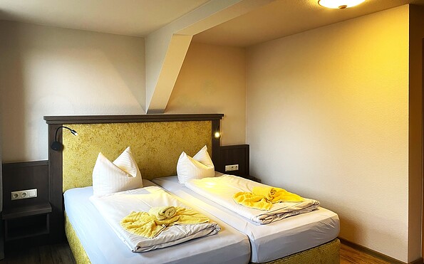 Example double room with double bed , Foto: Ulrike Haselbauer