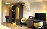 Example double room with wardrobe and TV, Foto: Ulrike Haselbauer, Lizenz: Tourismusverband Lausitzer Seenland e.V.