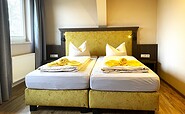 Example double room with double bed , Foto: Ulrike Haselbauer, Lizenz: Tourismusverband Lausitzer Seenland e.V.