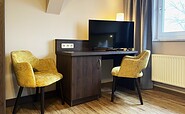 Example double room with wardrobe and TV, Foto: Ulrike Haselbauer, Lizenz: Tourismusverband Lausitzer Seenland e.V.