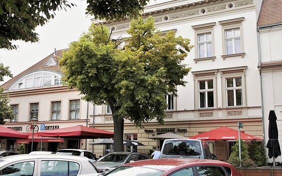 Blick auf das Hotel und Restaurant, Foto: Lion A. Schulze, Lizenz: PMSG
