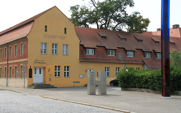 restaurant and hotel Vierseithof in Luckenwalde, Foto: Yves Lasdinat, Lizenz: HF Berlin Brandenburg Grundbesitz GmbH