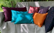 Kissen im Garten, Foto: Mia Chammas, Lizenz: Mia Chammas