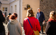 Stadtführung am Henkerhaus Bernau, Foto: Michél Länger, Lizenz: BeSt Bernauer Stadtmarketing GmbH