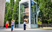 Stadtführung an der Bernauer Wappenuhr, Foto: Stefan Klenke, Lizenz: BeSt Bernauer Stadtmarketing GmbH