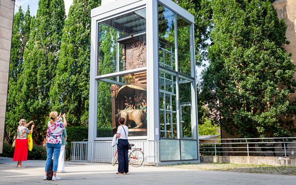 Stadtführung an der Bernauer Wappenuhr, Foto: Stefan Klenke, Lizenz: BeSt Bernauer Stadtmarketing GmbH