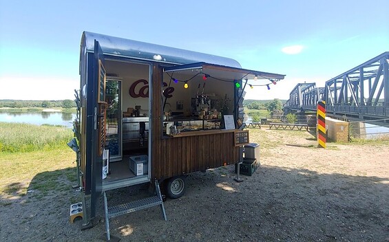 Café Oderglück in Neurüdnitz next to the Europabrücke, Foto: Julia Burghardt und Merle Keck GbR