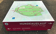 Wegweiser auf dem Tempelhofer Feld, Foto: Rita Frank / terra press GmbH