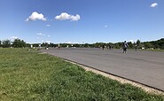 Tempelhofer Feld Skatestrecke am Gemeinschaftsgarten, Foto: Rita Frank / terra press GmbH