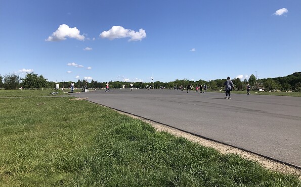 Tempelhofer Feld Skatestrecke am Gemeinschaftsgarten, Foto: Rita Frank / terra press GmbH