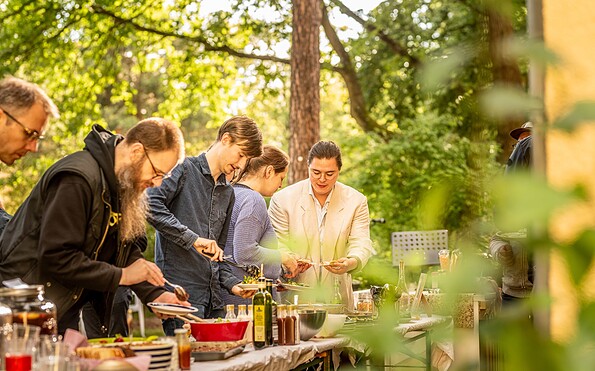 Außenbuffet, Foto: Clemens Bauerfeind, Lizenz: Servicedienste Elstal GmbH