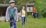 Auf dem Wolfsradweg, Foto: Nada Quenzel, Lizenz: Tourismusverband Lausitzer Seenland e.V.