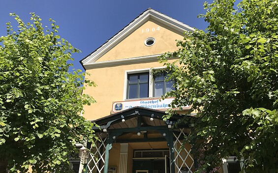 Aussenansicht Gasthof zur Eisenbahn, Foto: Anet Hoppe