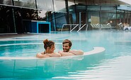 Warmaußenbecken mit Strömungskanal, Foto: Finn Eidam, Lizenz: Spreewald Therme GmbH