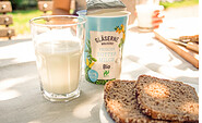 Cafe in the farm store of the Transparent Dairy in Münchehofe, Foto: Gläserne Molkerei, Lizenz: Gläserne Molkerei