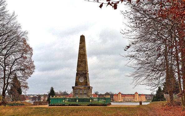 Obelisk in the palace garden, Foto: Jannika Olesch, Lizenz: Tourismusverband Ruppiner Seenland e. V.