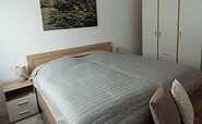 Das Schlafzimmer mit Doppelbett, Foto: H. Herrmann, Lizenz: H. Herrmann