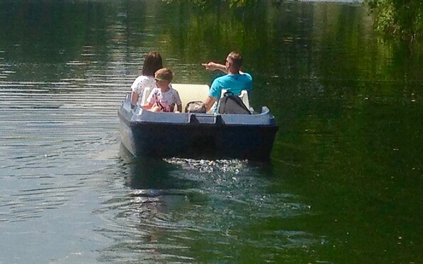 Rent a pedal boat on Lake Motzen near Berlin, Foto: Marco Kielmann, Lizenz: Paddel Pit