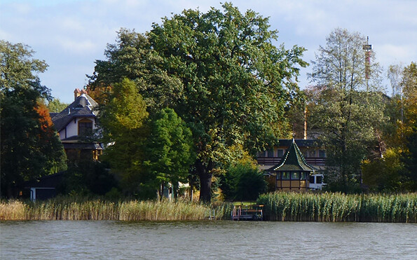 Zemminsee Blick auf Seeschlösschen, Foto: Petra Förster, Lizenz: Tourismusverband Dahme-Seenland e.V.