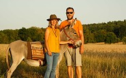 Hiking with a donkey as a companion, Foto: Heidesee Esel, Lizenz: Heidesee Esel, Daniel und Nicole Fiedler GbR Mohr