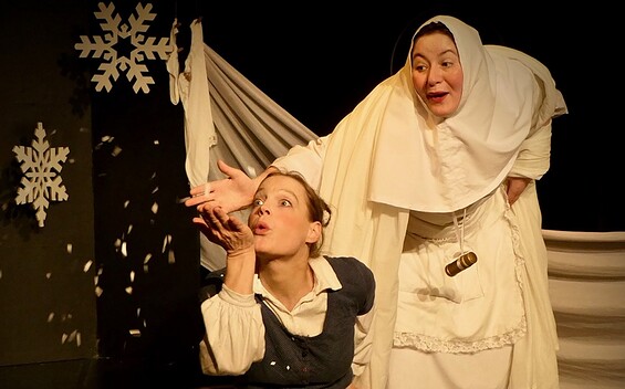 Szene aus Frau Holle, Foto: Theater im Schuppen e.V./Frank Rad, Foto: Frank Radüg, Lizenz: Theater im Schuppen e.V.
