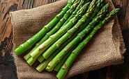 Spargel auf Tuch, Foto: Manfred Loell, Lizenz: Gut Herrenhölzer