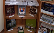 Bücherregal in der Touristinformation, Foto: Tourismusverrein Westhavelland e. V., Lizenz: Tourismusverrein Westhavelland e. V.