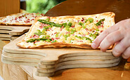Flammkuchen frisch aus dem Steinbackofen, Foto: Schmeckerlein in Proschim, Lizenz: Schmeckerlein in Proschim