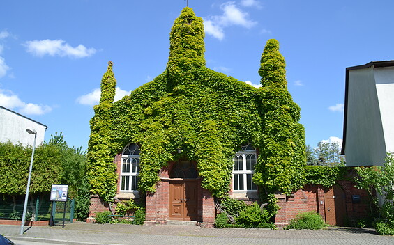 Friedenskirche Eingang, Foto: Kerstin Geilich, Lizenz: MuT