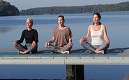 Yoga am Wolletzsee, Foto: E.M. Weyer, Lizenz: Tourismusverein Angermünde e. V.
