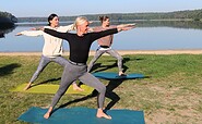 Yoga am Wolletzsee, Foto: E.M. Weyer, Lizenz: Tourismusverein Angermünde e. V.