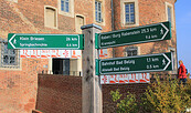 Wanderwegweiser an der Burg Eisenhardt, Foto: Bansen-Wittig