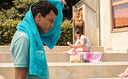 Hauptdarsteller Simon (gespielt von Tyrell Otoo) in dem Film „Für immer Freibad“, Foto: Britta Krehl, Lizenz: ZDF