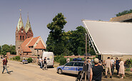 Filmset von &quot;Unterleuten - Das zerrissene Dorf&quot; in Willmersdorf, Foto: Stefan Erhard, Lizenz: ZDF
