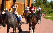Ausritt mit Pferd, Foto: Hof Grüneberg, Lizenz: Hof Grüneberg