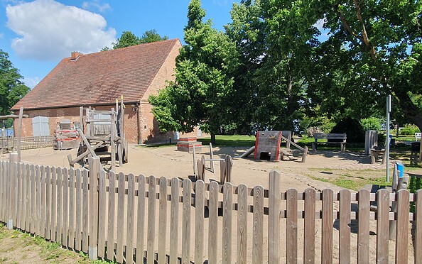Spielplatz Schlossinsel, Foto: Amt Mecklenburgische Kleinseenplatte