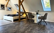 FeWo Nochten: Blick in den Wohn- und Schlafbereich, Foto: Ulrike Haselbauer, Lizenz: Tourismusverband Lausitzer Seenland e.V.