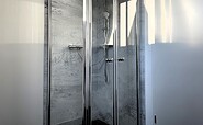 Nochten vacation apartment: Bathroom with walk-in shower, Foto: Ulrike Haselbauer, Lizenz: Tourismusverband Lausitzer Seenland e.V.